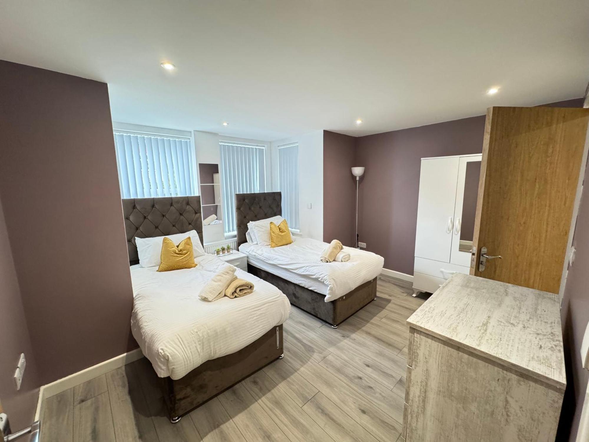 Apartamento The Phantom Ideal For Jr Churchill Manor Nuffield Hospitals B 2023 Built Sleeps 5 People Comfortably Very Modern 2 3 Bathrooms 1 Minute Walk To John Radcliffe Hospital *