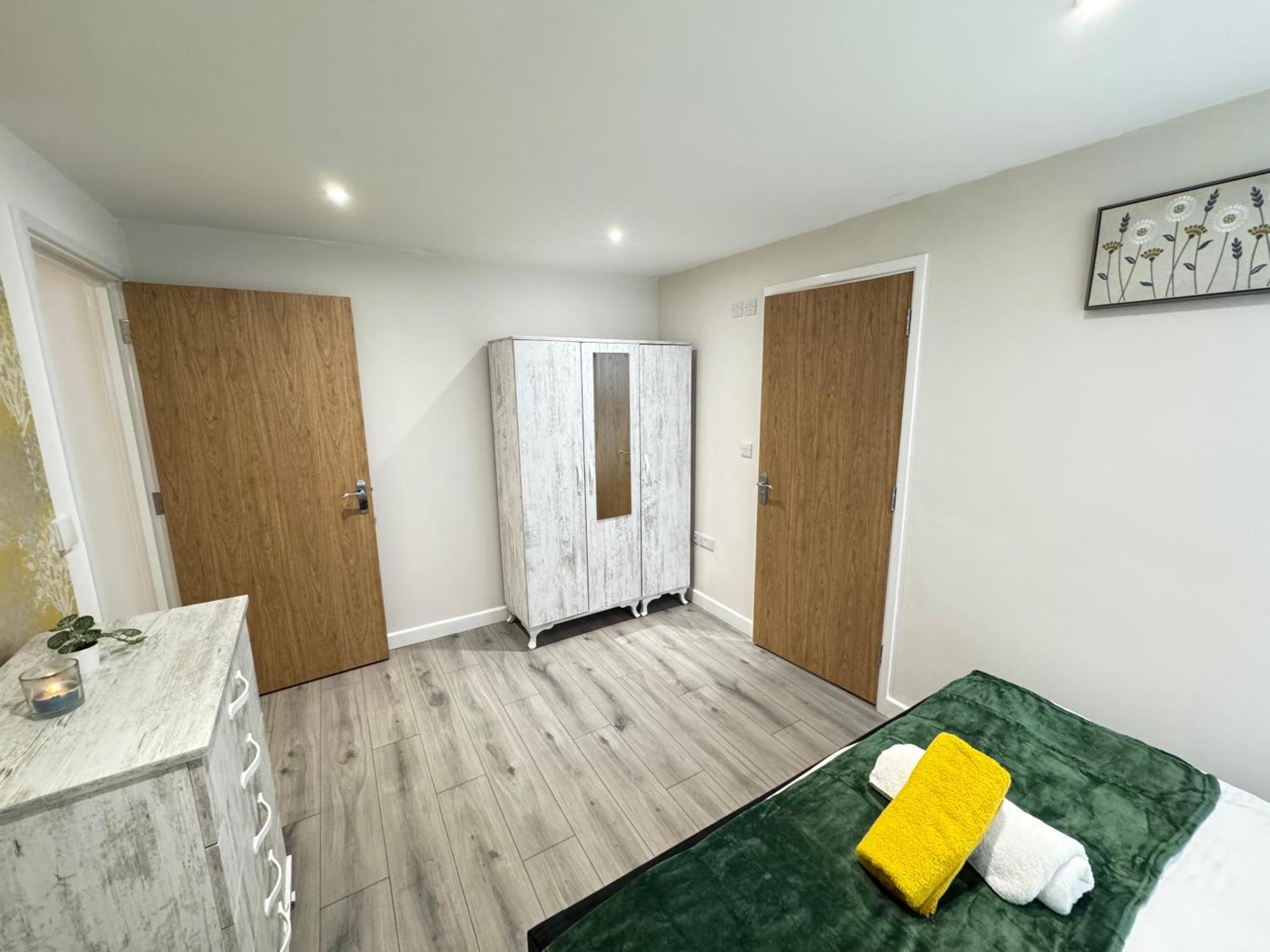 The Phantom Ideal For Jr Churchill Manor Nuffield Hospitals B 2023 Built Sleeps 5 People Comfortably Very Modern 2 3 Bathrooms 1 Minute Walk To John Radcliffe Hospital Apartamento Oxford