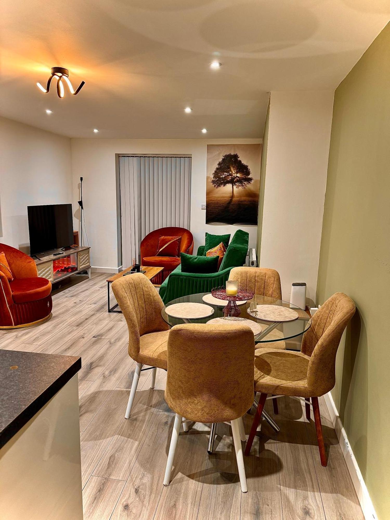 The Phantom Ideal For Jr Churchill Manor Nuffield Hospitals B 2023 Built Sleeps 5 People Comfortably Very Modern 2 3 Bathrooms 1 Minute Walk To John Radcliffe Hospital *