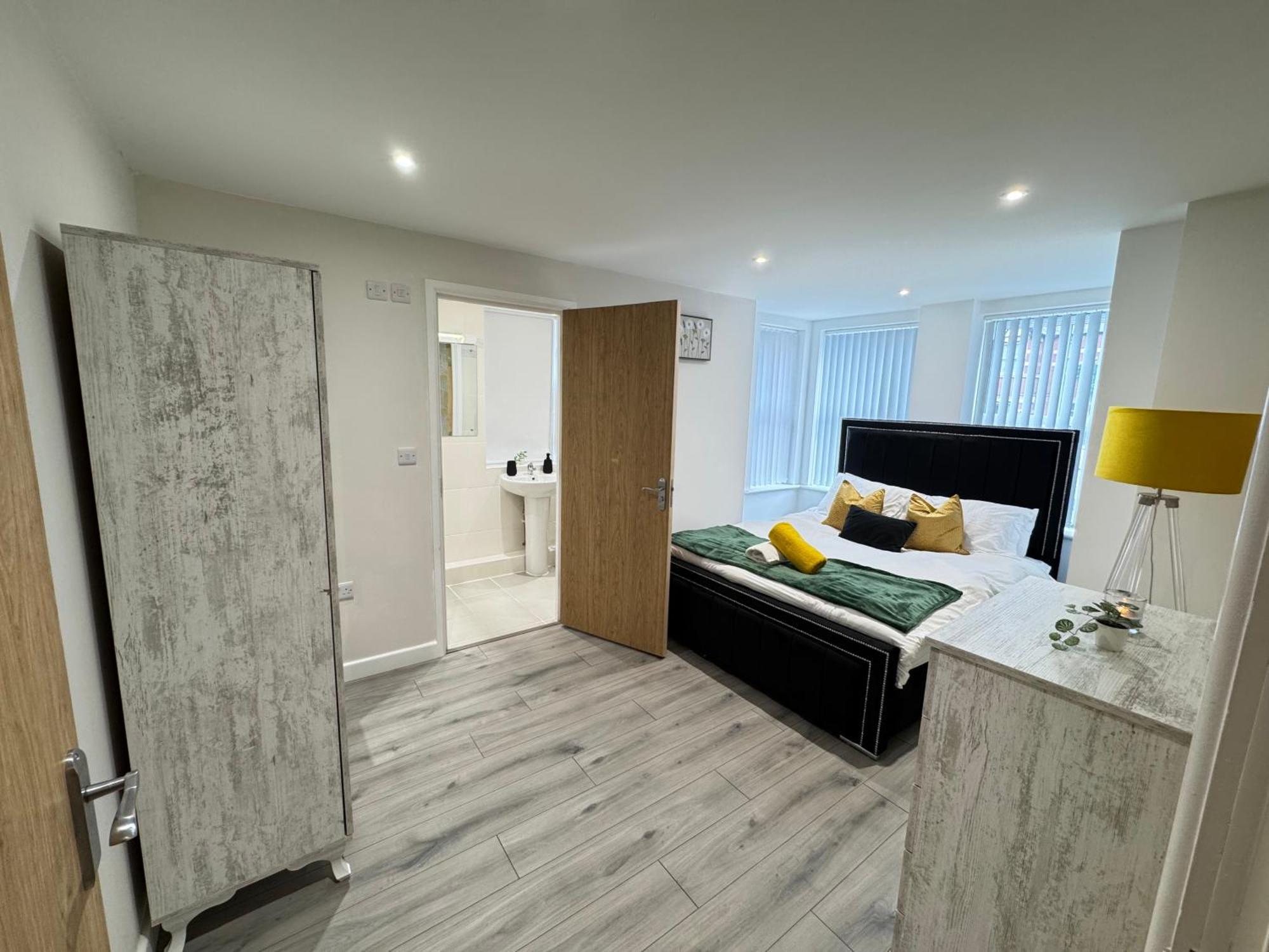 The Phantom Ideal For Jr Churchill Manor Nuffield Hospitals B 2023 Built Sleeps 5 People Comfortably Very Modern 2 3 Bathrooms 1 Minute Walk To John Radcliffe Hospital * Oxford