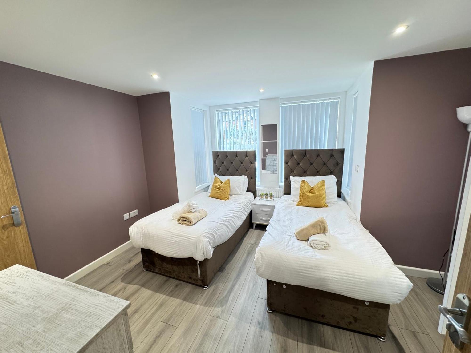 The Phantom Ideal For Jr Churchill Manor Nuffield Hospitals B 2023 Built Sleeps 5 People Comfortably Very Modern 2 3 Bathrooms 1 Minute Walk To John Radcliffe Hospital Apartamento