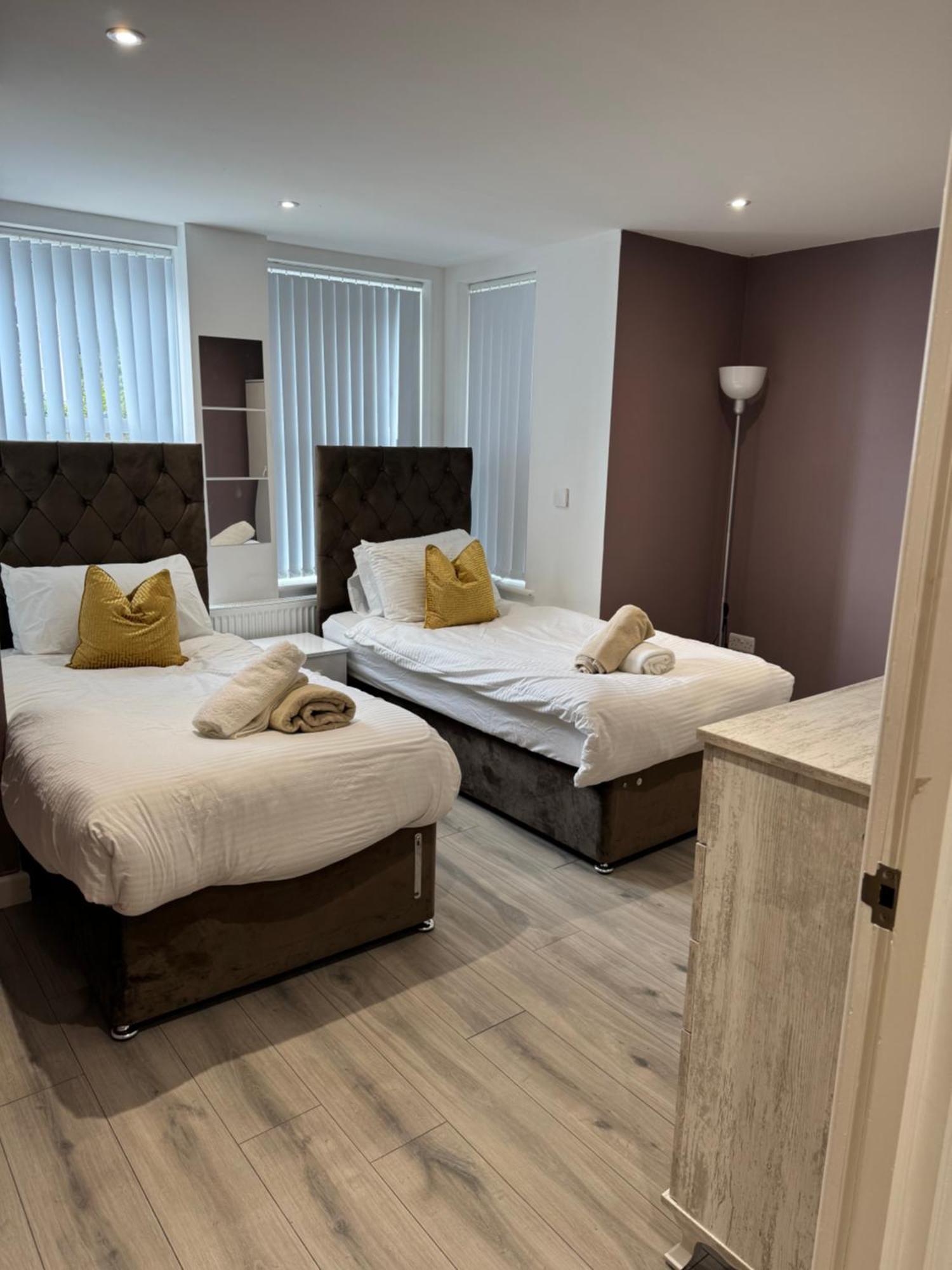 Apartamento The Phantom Ideal For Jr Churchill Manor Nuffield Hospitals B 2023 Built Sleeps 5 People Comfortably Very Modern 2 3 Bathrooms 1 Minute Walk To John Radcliffe Hospital *