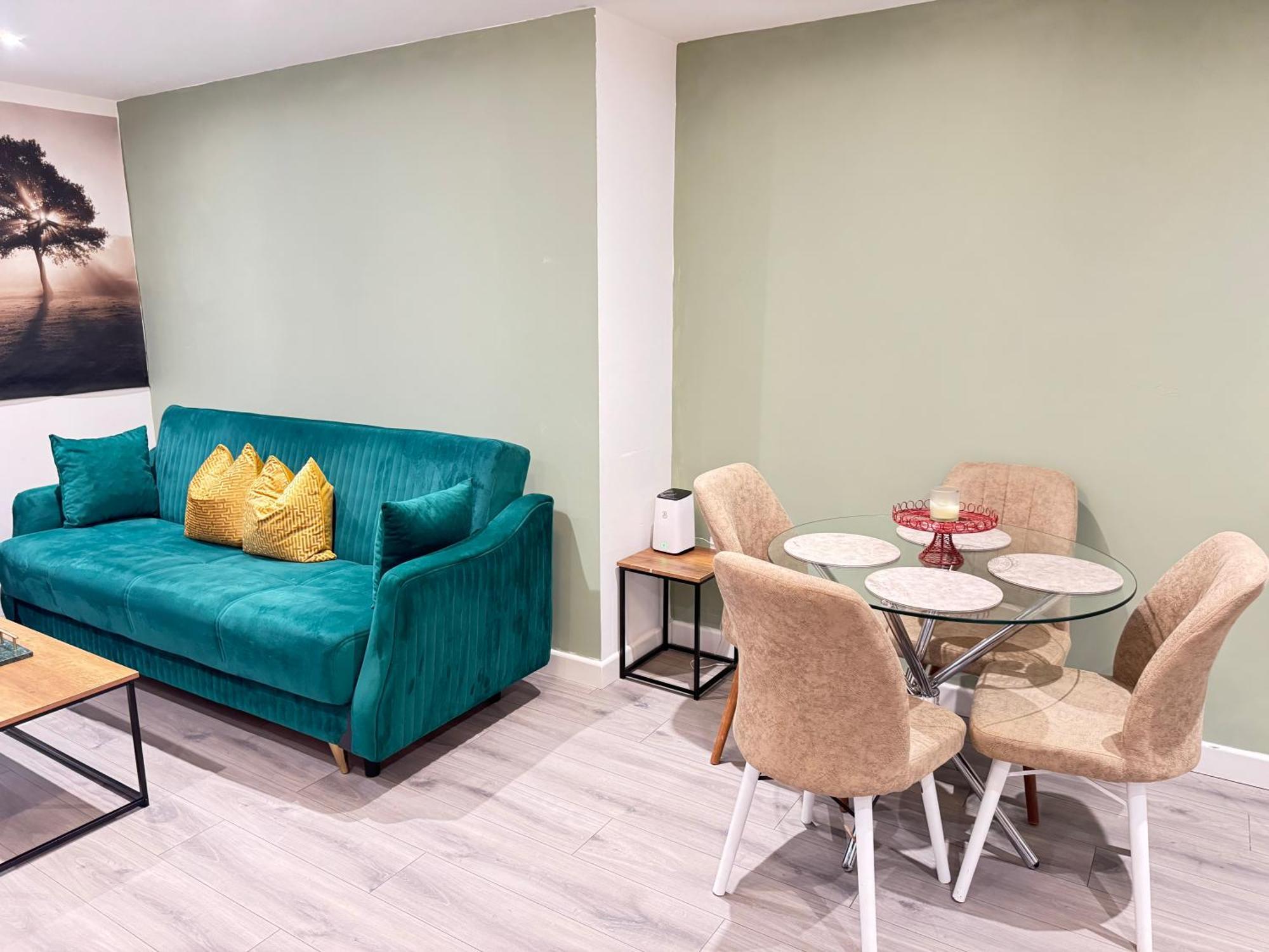 The Phantom Ideal For Jr Churchill Manor Nuffield Hospitals B 2023 Built Sleeps 5 People Comfortably Very Modern 2 3 Bathrooms 1 Minute Walk To John Radcliffe Hospital Apartamento *