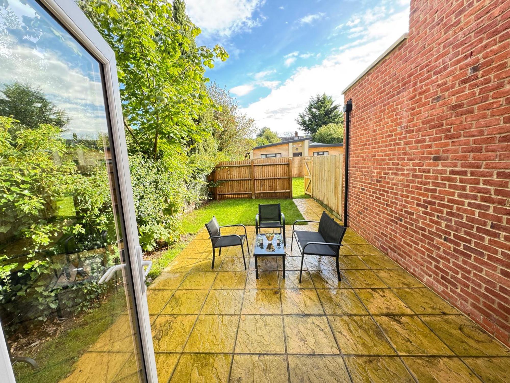 The Phantom Ideal For Jr Churchill Manor Nuffield Hospitals B 2023 Built Sleeps 5 People Comfortably Very Modern 2 3 Bathrooms 1 Minute Walk To John Radcliffe Hospital *