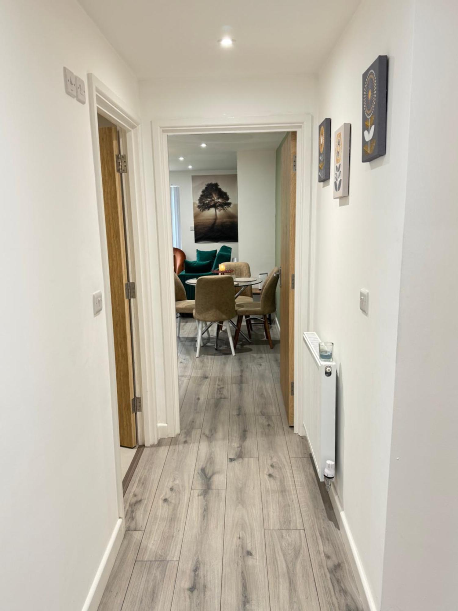 The Phantom Ideal For Jr Churchill Manor Nuffield Hospitals B 2023 Built Sleeps 5 People Comfortably Very Modern 2 3 Bathrooms 1 Minute Walk To John Radcliffe Hospital Oxford