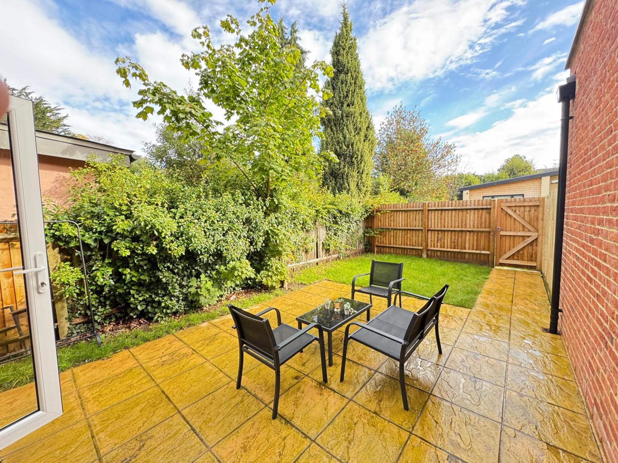 The Phantom Ideal For Jr Churchill Manor Nuffield Hospitals B 2023 Built Sleeps 5 People Comfortably Very Modern 2 3 Bathrooms 1 Minute Walk To John Radcliffe Hospital