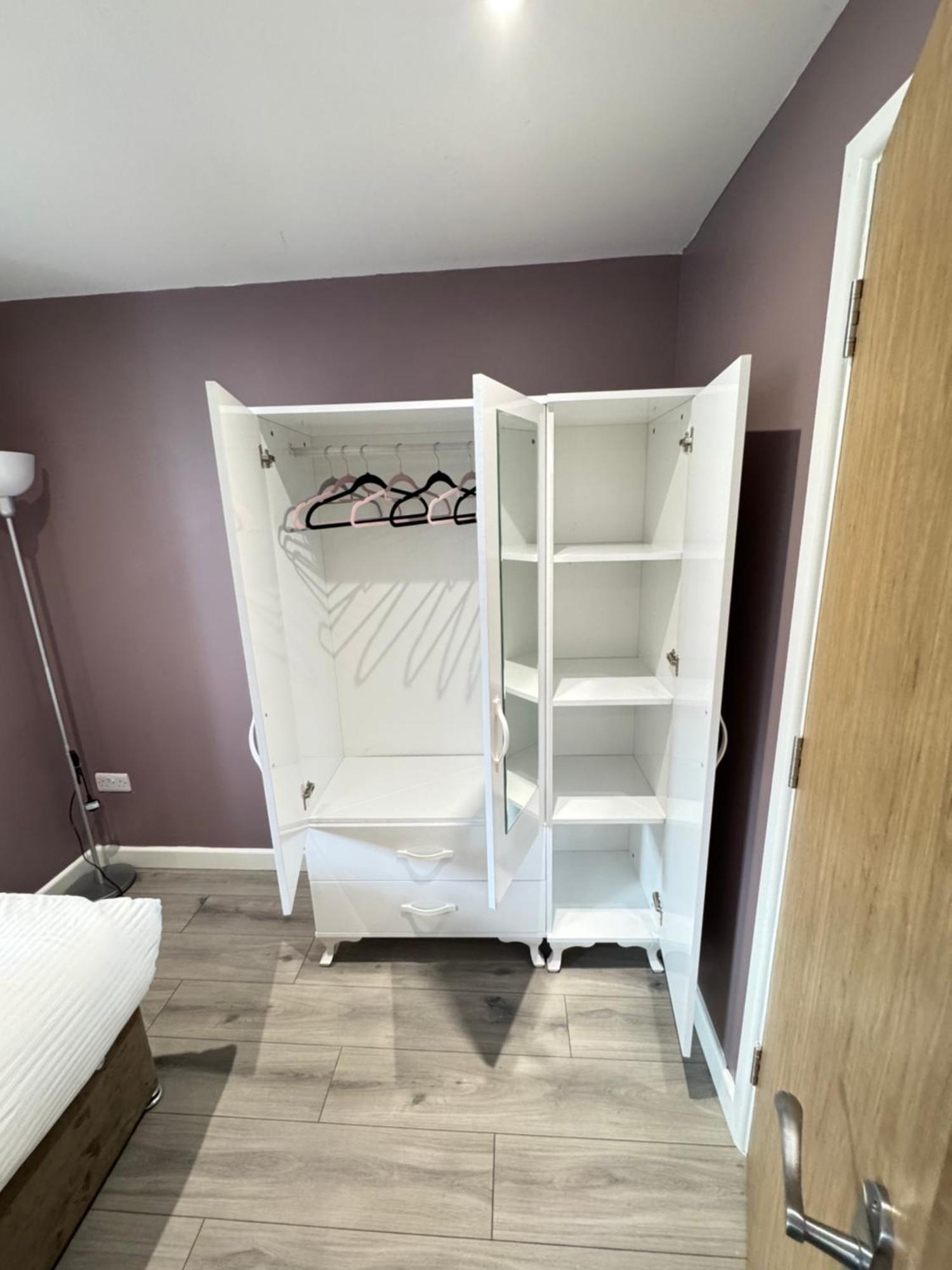 The Phantom Ideal For Jr Churchill Manor Nuffield Hospitals B 2023 Built Sleeps 5 People Comfortably Very Modern 2 3 Bathrooms 1 Minute Walk To John Radcliffe Hospital *