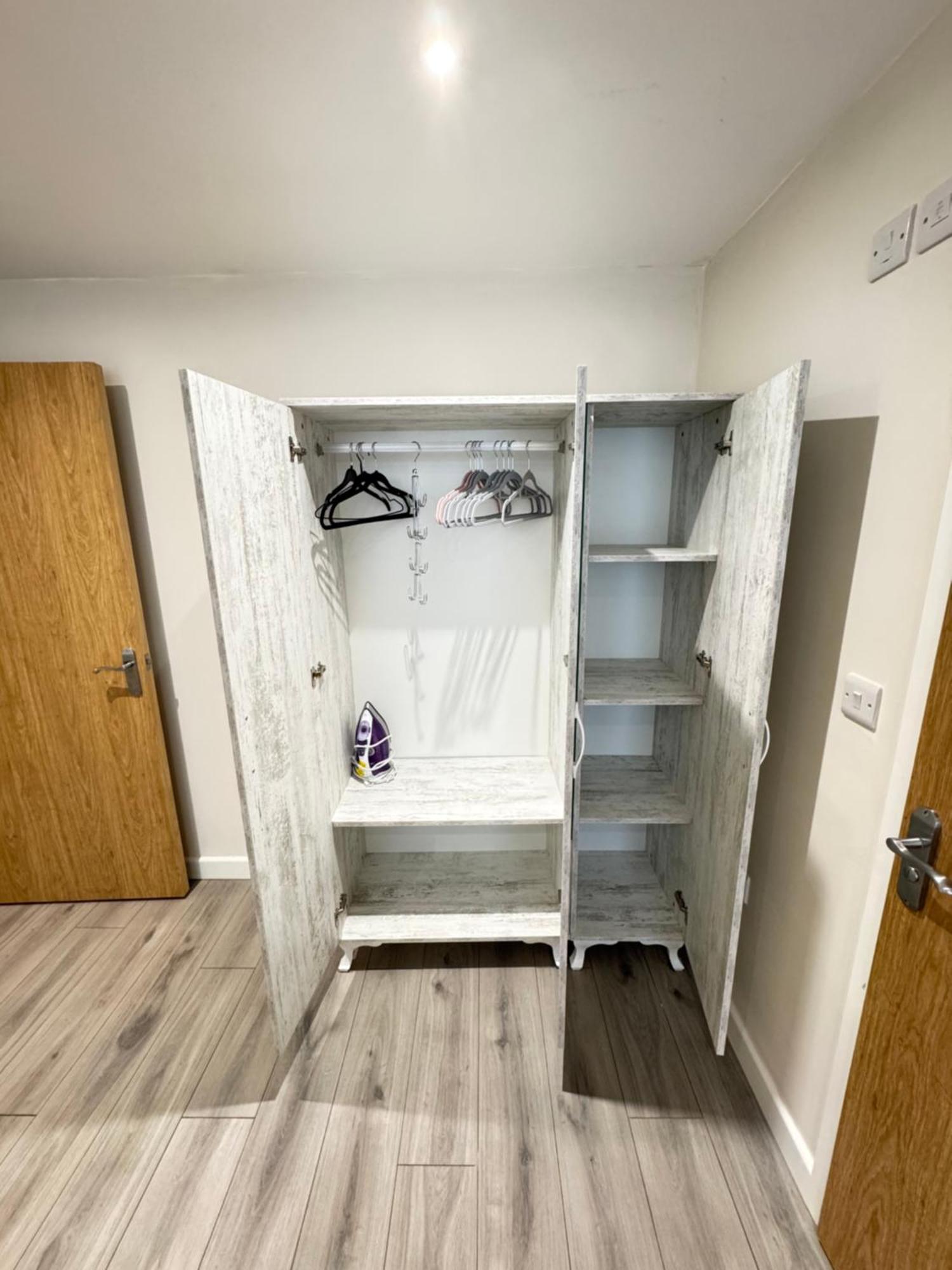 The Phantom Ideal For Jr Churchill Manor Nuffield Hospitals B 2023 Built Sleeps 5 People Comfortably Very Modern 2 3 Bathrooms 1 Minute Walk To John Radcliffe Hospital