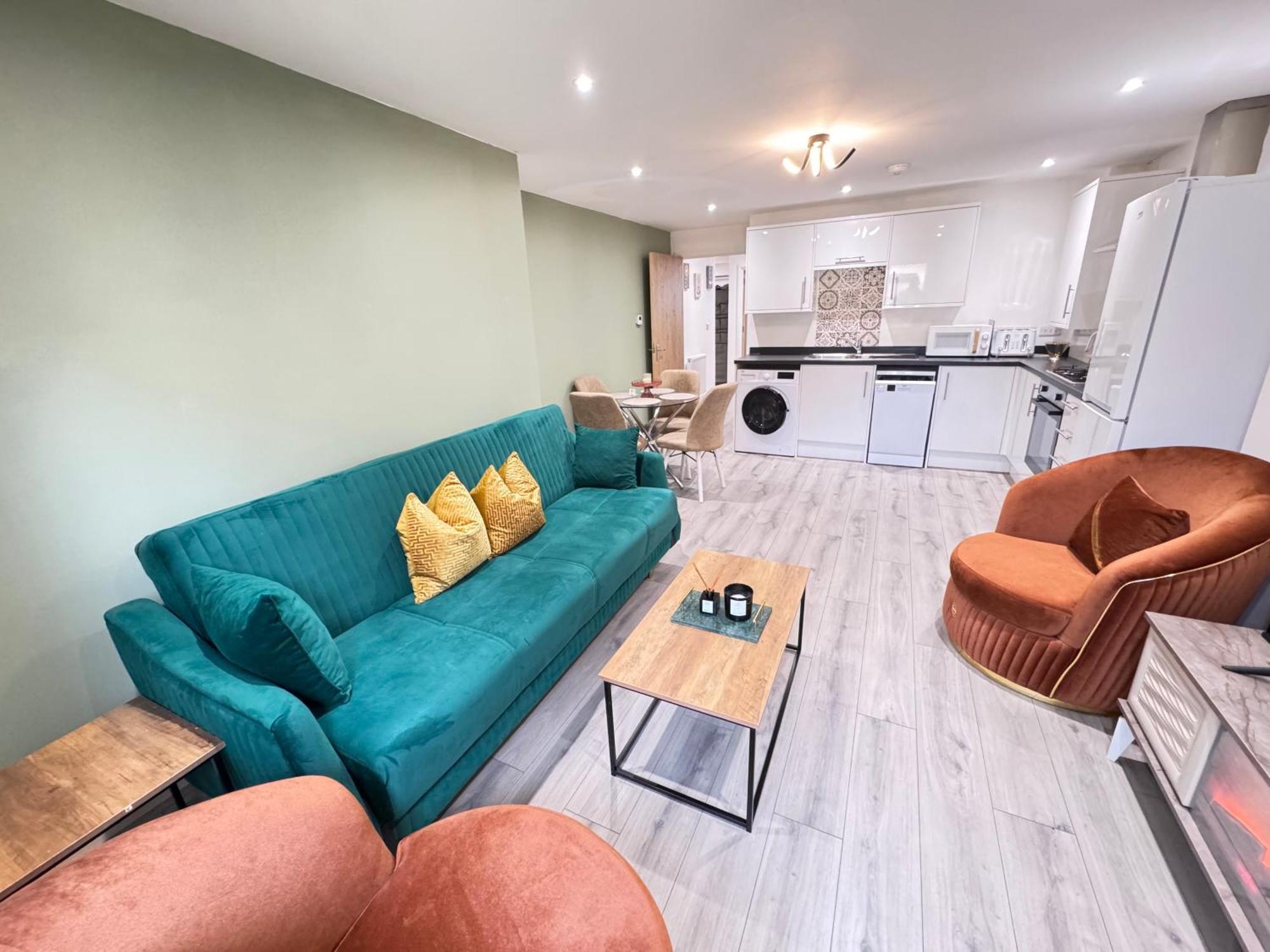 The Phantom Ideal For Jr Churchill Manor Nuffield Hospitals B 2023 Built Sleeps 5 People Comfortably Very Modern 2 3 Bathrooms 1 Minute Walk To John Radcliffe Hospital Apartamento Oxford