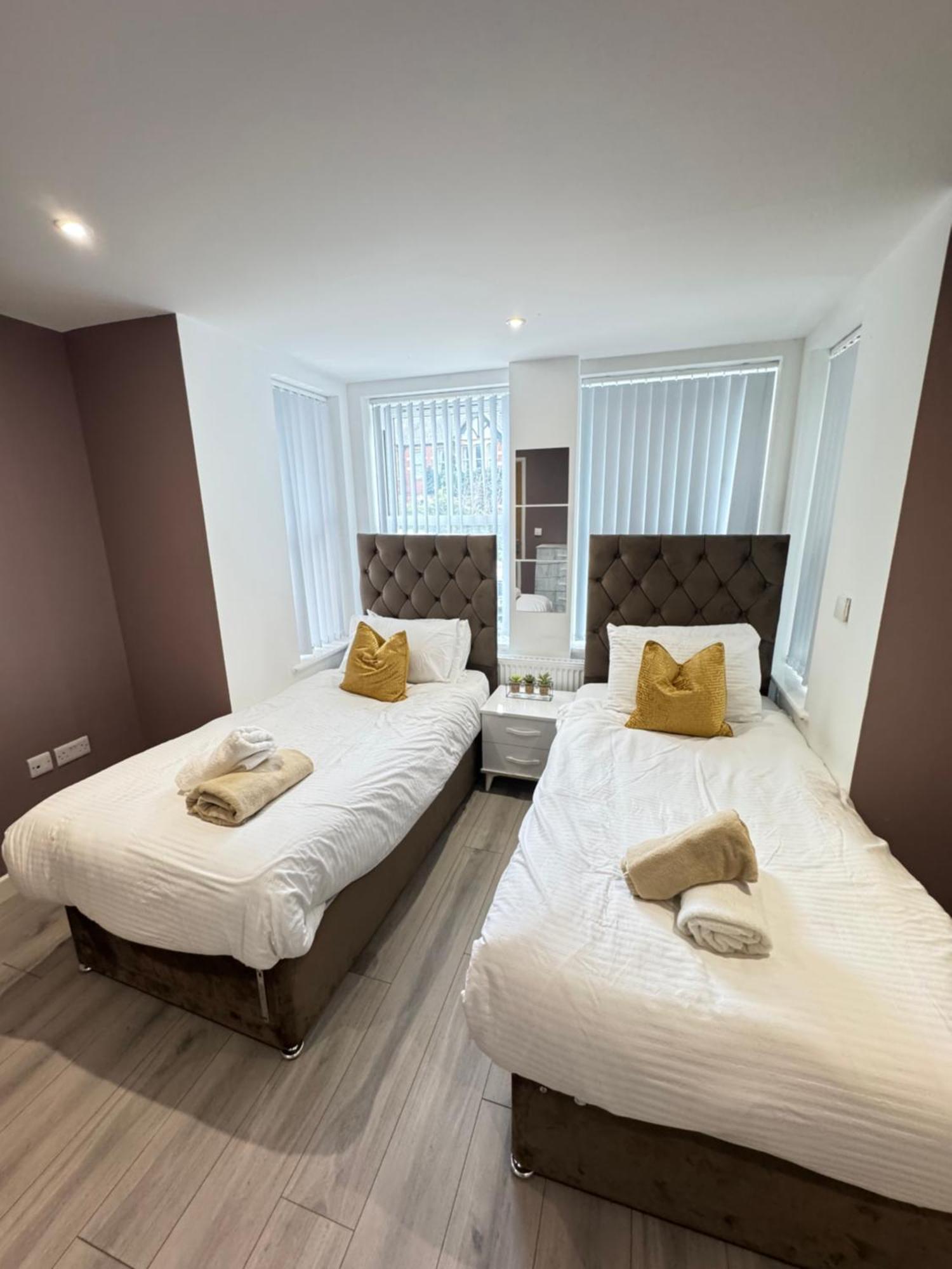 The Phantom Ideal For Jr Churchill Manor Nuffield Hospitals B 2023 Built Sleeps 5 People Comfortably Very Modern 2 3 Bathrooms 1 Minute Walk To John Radcliffe Hospital Apartamento