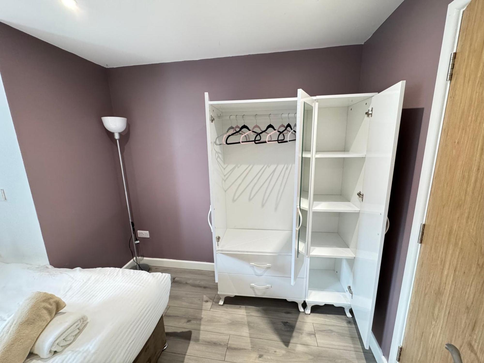Apartamento The Phantom Ideal For Jr Churchill Manor Nuffield Hospitals B 2023 Built Sleeps 5 People Comfortably Very Modern 2 3 Bathrooms 1 Minute Walk To John Radcliffe Hospital