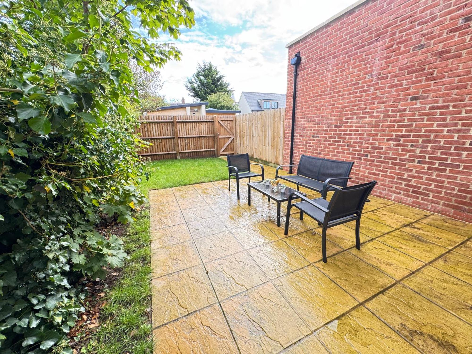 The Phantom Ideal For Jr Churchill Manor Nuffield Hospitals B 2023 Built Sleeps 5 People Comfortably Very Modern 2 3 Bathrooms 1 Minute Walk To John Radcliffe Hospital * Oxford