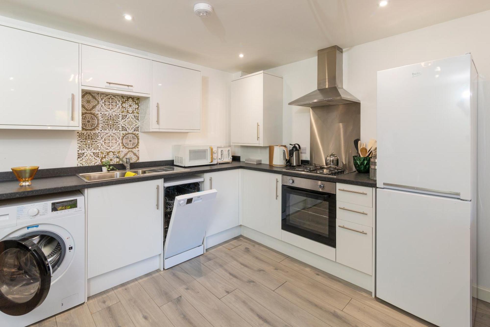 The Phantom Ideal For Jr Churchill Manor Nuffield Hospitals B 2023 Built Sleeps 5 People Comfortably Very Modern 2 3 Bathrooms 1 Minute Walk To John Radcliffe Hospital *